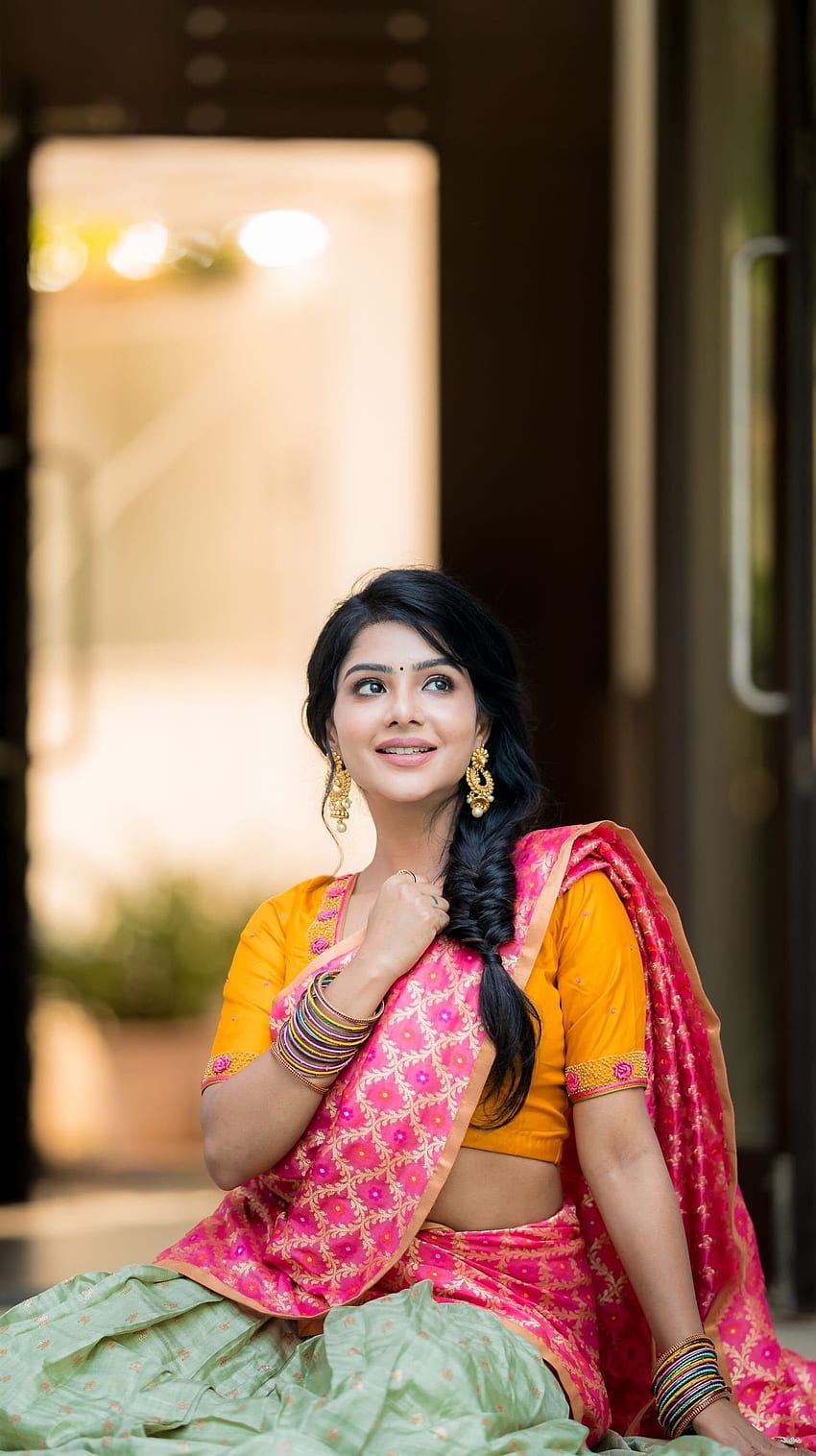 Pavitra Lakshmi , actriz tamil, amante del sari fondo de pantalla del teléfono