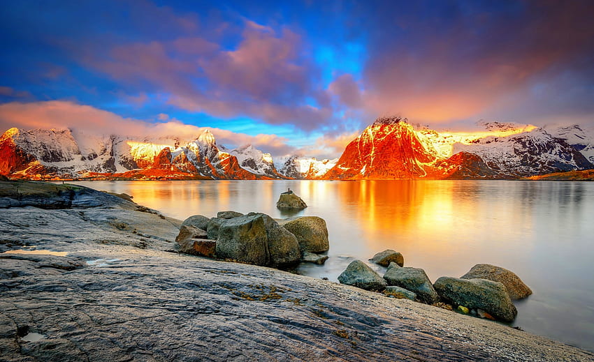 Coucher de soleil rochers, doré, paysage, beau, rochers, montagne, lac, fougueux, réflexion, ciel, coucher de soleil Fond d'écran HD