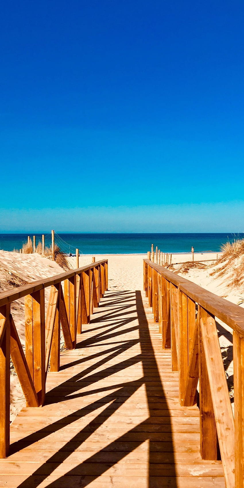 Bacino di legno, mare, spiaggia, giornata di sole Sfondo del telefono HD