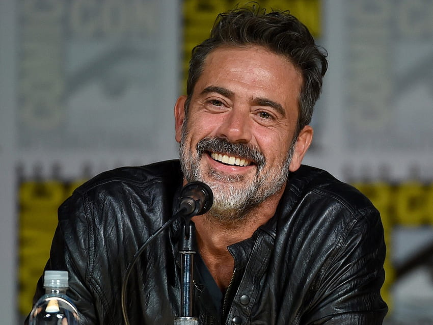 jeffrey dean morgan, actor, smile iPhone XS MAX , Man , , and Background HD wallpaper