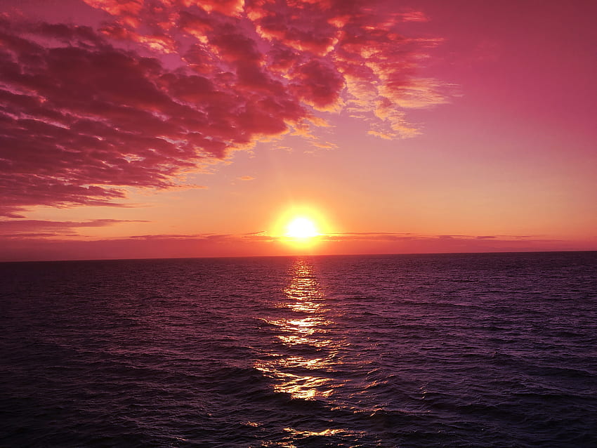พระอาทิตย์ขึ้น ท้องฟ้าสีแดงอมชมพู ทะเล ธรรมชาติ วอลล์เปเปอร์ HD
