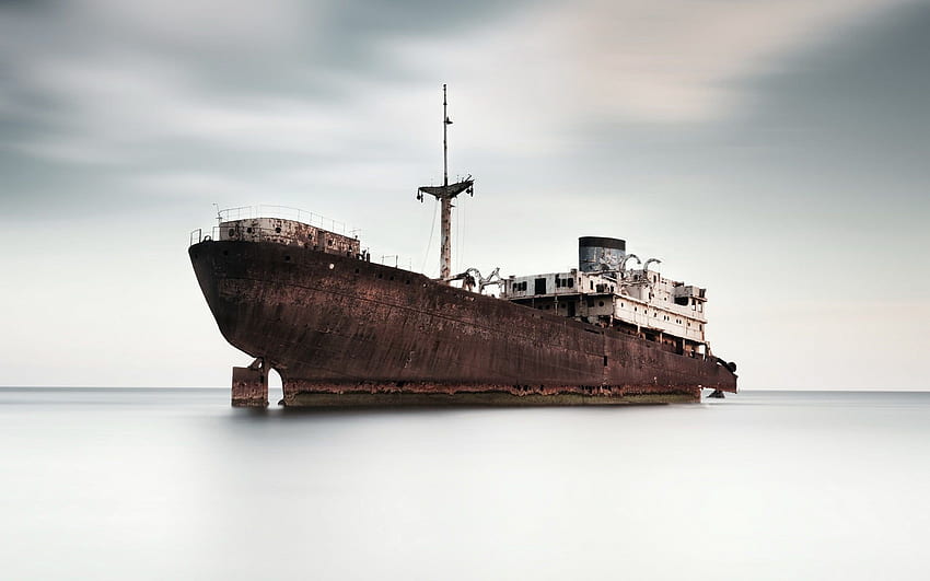 Brown ship on water , shipwreck . HD wallpaper