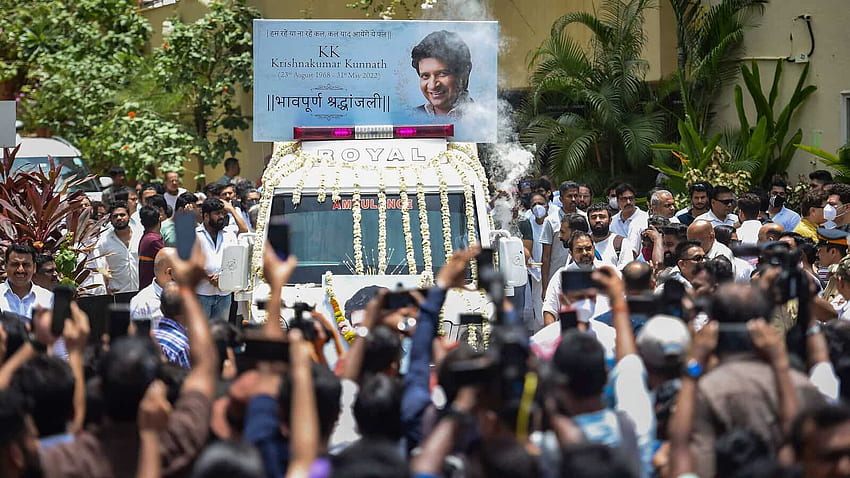 Kk incinerado en presencia de familiares y amigos en Mumbai; Grandes pelucas asisten al funeral, Krishnakumar Kunnath fondo de pantalla