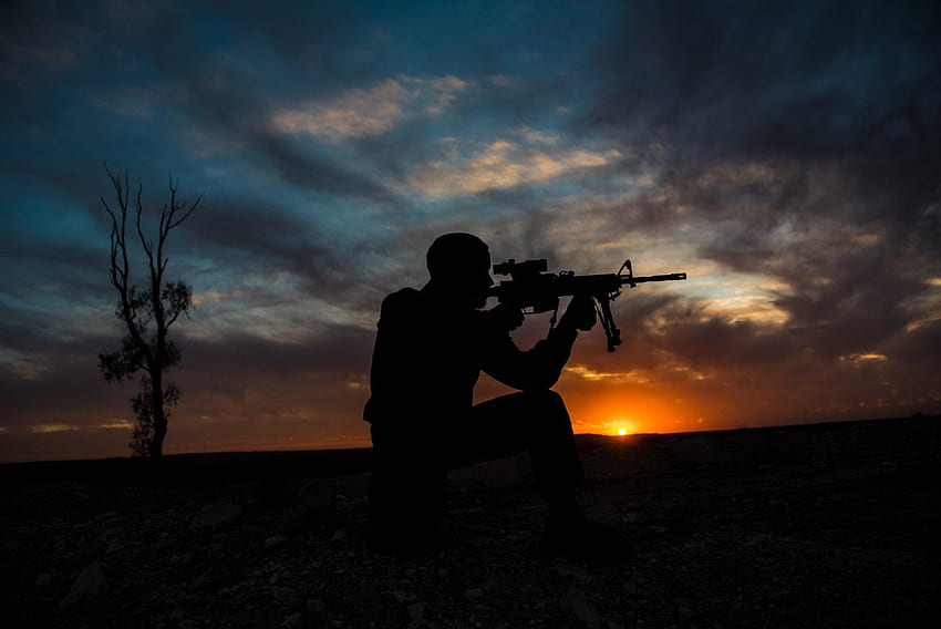 Military Soldier Gun Silhouette Sunset . Military War, Soldiers Sunset HD wallpaper