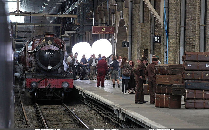 Harry Potter DH London Epilogue May 2010 and background 12469449. Movie, Film, Cinema, Drama, Serial, TV, Book Synopsis, Harry Potter Train HD wallpaper