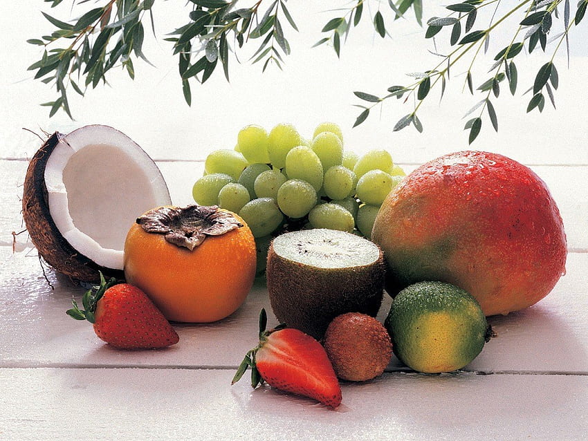 Beaucoup de fruits délicieux, noix de coco, fruits, mangue, fraises Fond d'écran HD