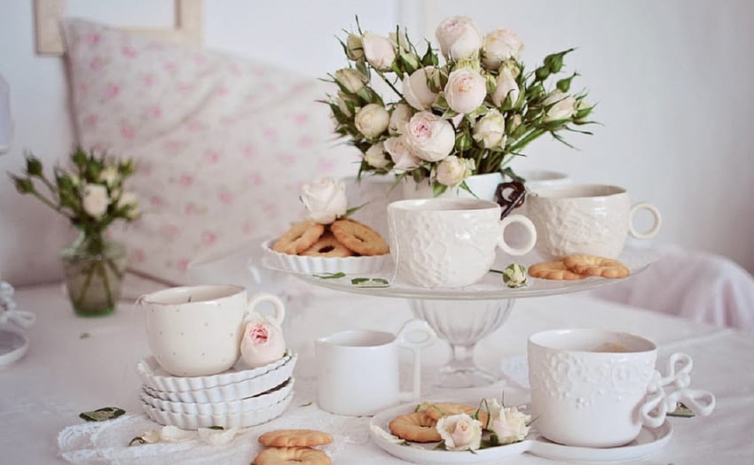 Hora del té con rosas, tazas de té, naturaleza muerta, hora del té, rosas rosadas, flores, primavera, vintage fondo de pantalla