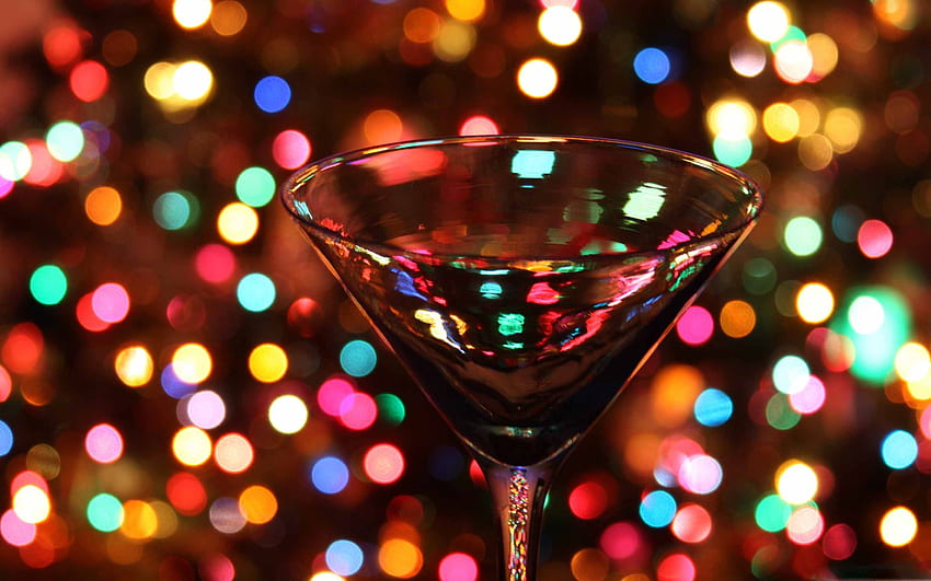 Weihnachten durch einen Martini-Glas-Mac HD-Hintergrundbild