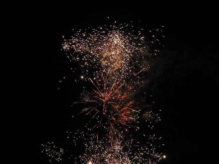 Feuerwerk in warmen Farbtönen, warme Farbtöne, abstrakt, Feuerwerk, Grafik, Sommer, Himmel HD-Hintergrundbild