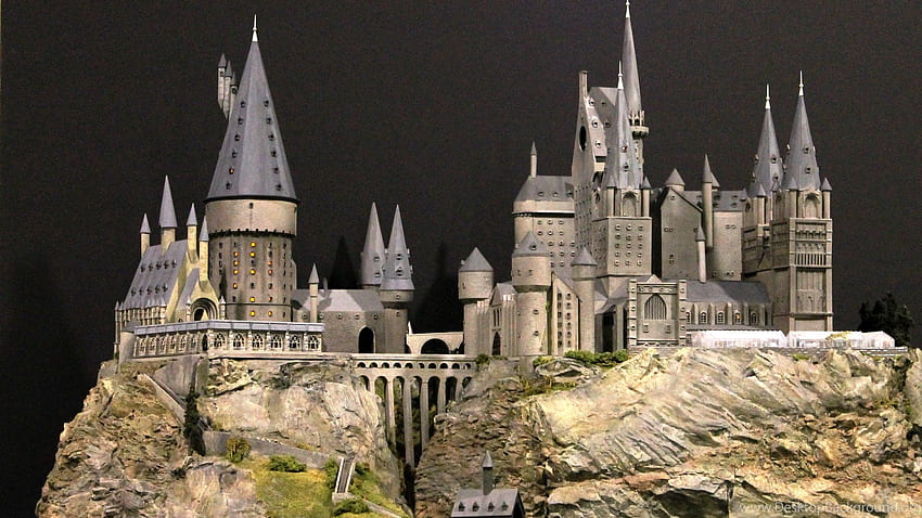 Top Hogwarts Castle Background HD wallpaper