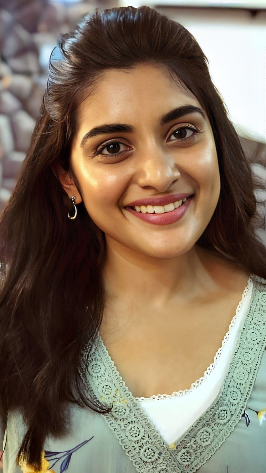 Нивета Томас, тамилска актриса HD тапет за телефон