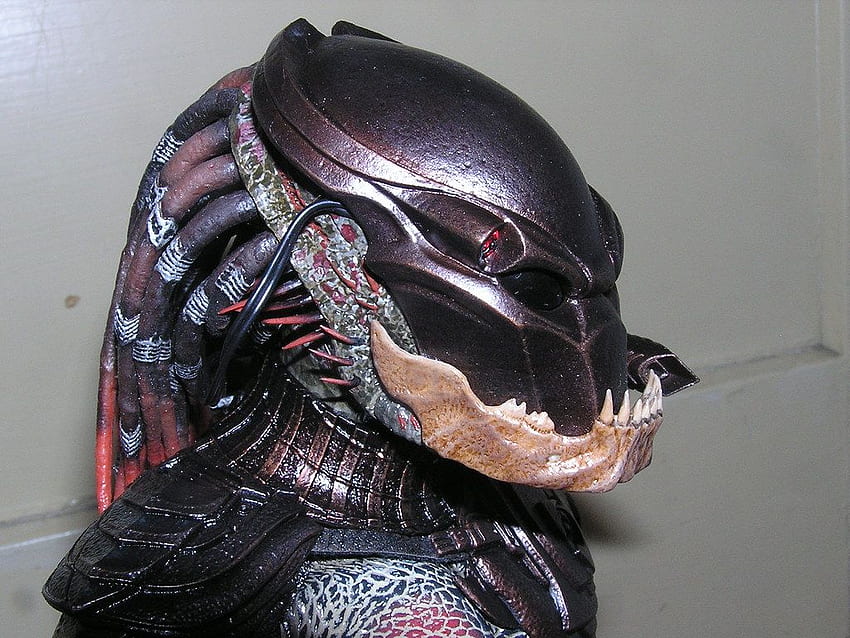 Hot Toys Berserker Predator - maska, zapnutý laser HD wallpaper