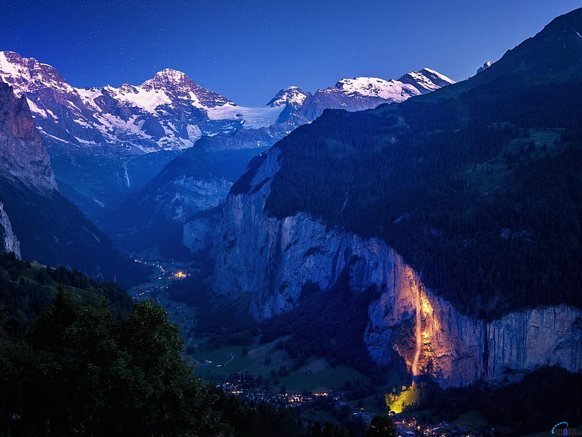 ラウターブルンネン渓谷、スイス、夜、谷、ラウターブルンネン、雪、道路、自然、星、山 高画質の壁紙
