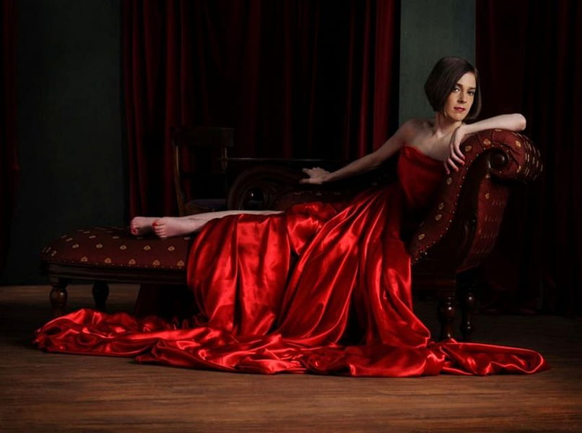 SEATTING BEAUTY.., sofa, red, saten, elegance, dress, woman, baroq HD wallpaper