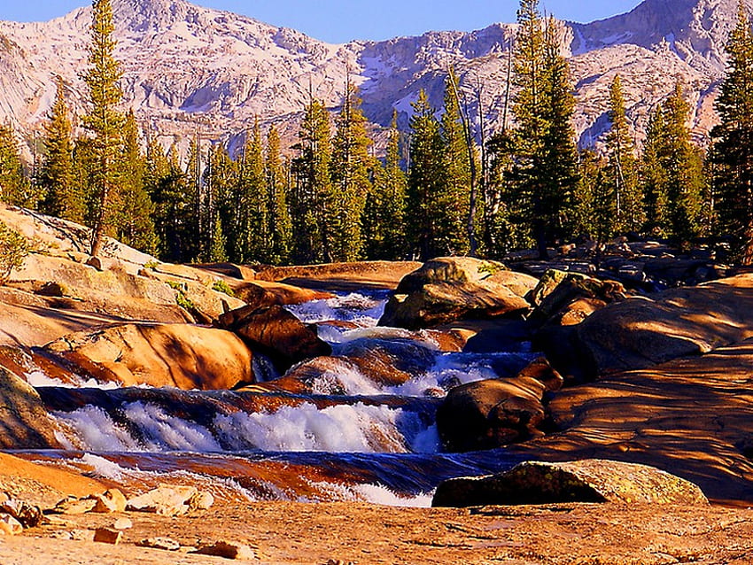Paysage de montagne, cascade, cascade, eau, rochers, montagne Fond d'écran HD