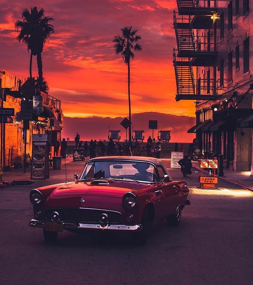 Spektakularne miejsca na świecie, które wyglądają na wyimaginowane, ale są prawdziwe (z ). Zabytkowe samochody, zachód słońca w Kalifornii, klasyczne samochody Tapeta na telefon HD