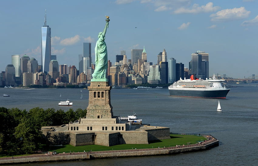 Statue Of Liberty In New York - Queen Mary 2 New York HD wallpaper