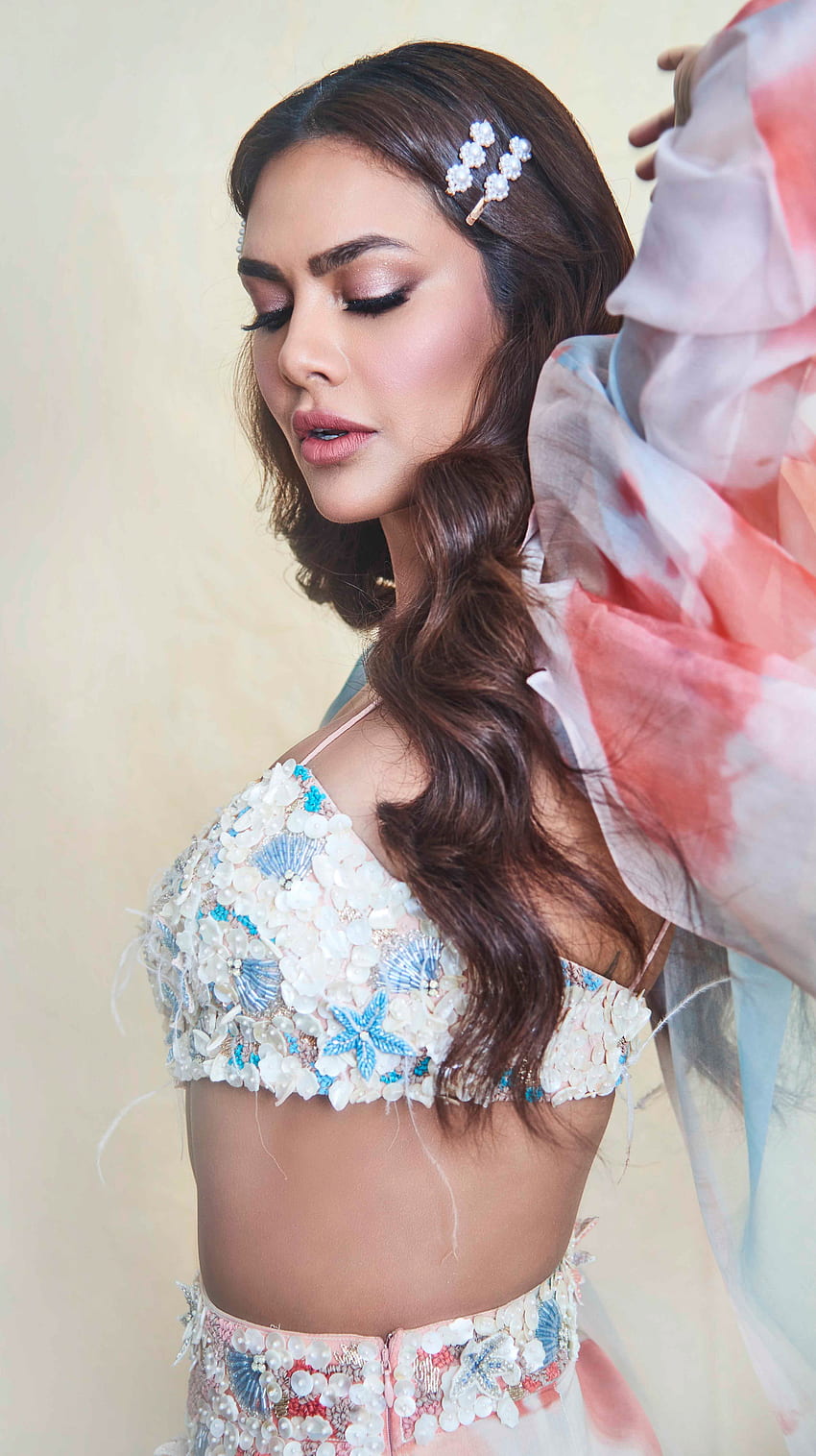 Esha Gupta, mannequin, actrice bollywoodienne Fond d'écran de téléphone HD