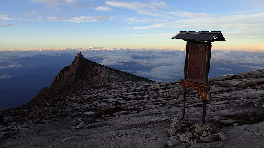Climbing Mount Kinabalu - Luxury Travel in Asia HD wallpaper