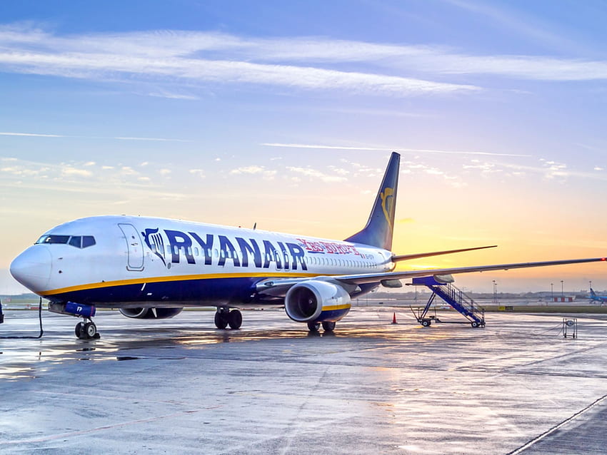 Ryanair está a vender voos a 19,99€ para Portugal até à meia-noite papel de parede HD