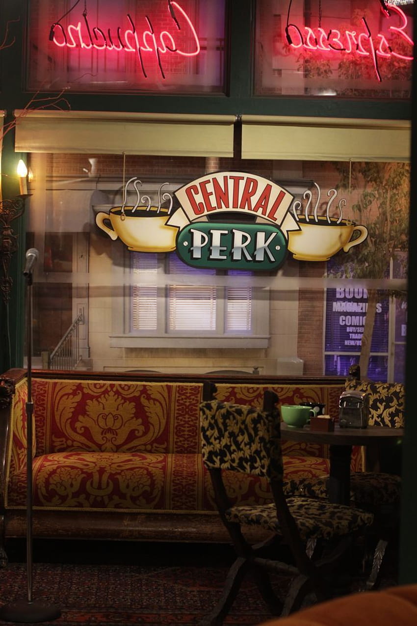 Central Perk: The best part of the WB Studio tour. Central Perk: The best part of the WB. Papeis de parede simples, Papéis de parede vintage, Planos de fundo, Friends Central Perk HD phone wallpaper