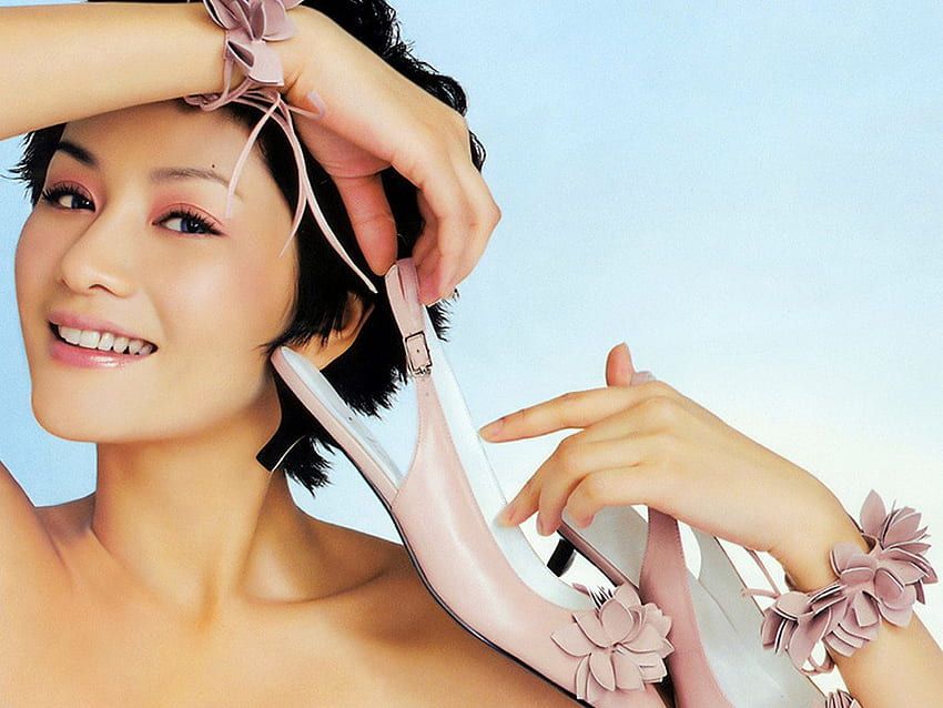 Qu Ying, model, shoes, asian, bracelet, chinese, singer, film, china, pink, tv, actor, female HD wallpaper