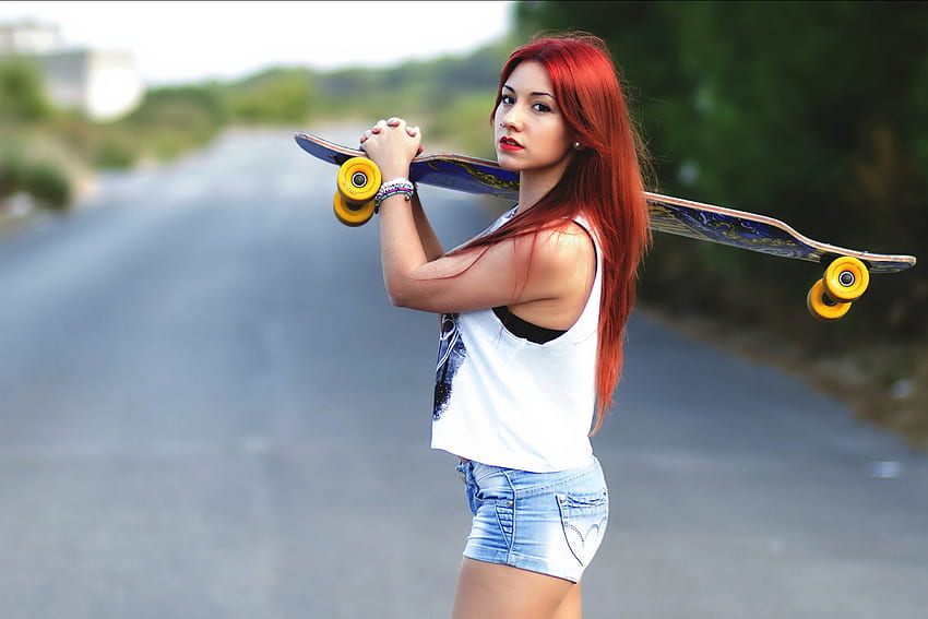Redhead and her Skateboard, redhead, skateboard, model, shorts HD wallpaper