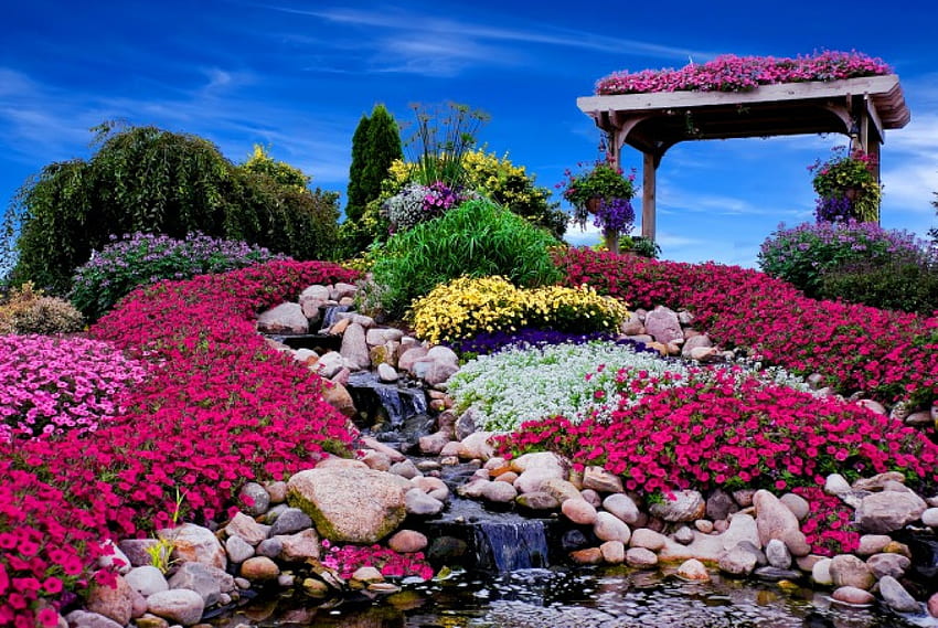 Летен поток, склон, градина, красива, пролет, парк, лято, свежест, каскади, цветя, небе, вода, прекрасен, поток HD тапет