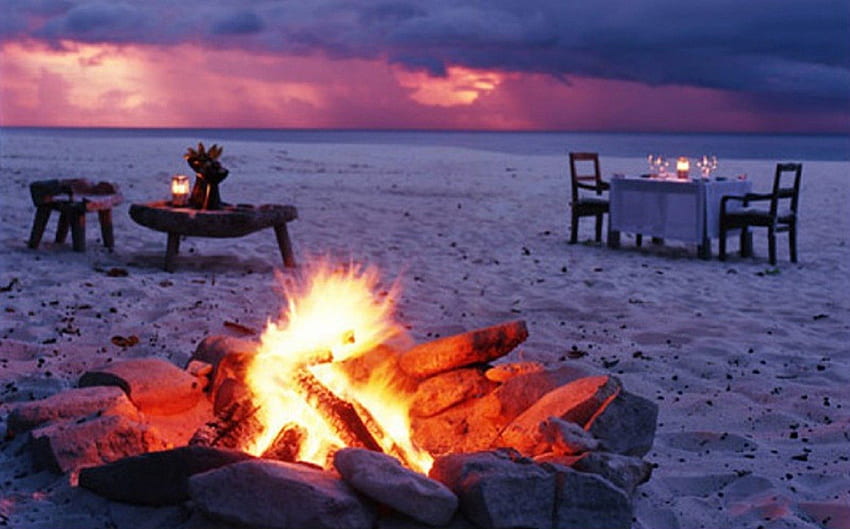 불 옆에서 낭만적인 저녁 식사, 저녁 식사, 낭만적인, 불, 해변 HD 월페이퍼