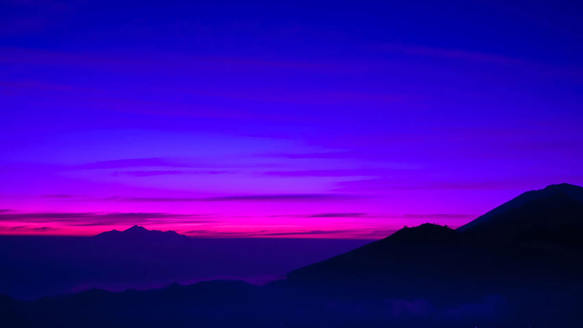 พระอาทิตย์ตกที่ภูเขาทะเลในฝันของชาวบาหลี พระอาทิตย์ตกสีน้ำเงินและสีม่วง วอลล์เปเปอร์ HD