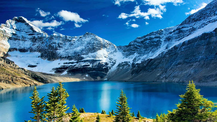 Emerald Lake, Parque Nacional Yoho, Columbia Británica, nubes, árboles, cielo, agua, Canadá, montañas, reflejos fondo de pantalla