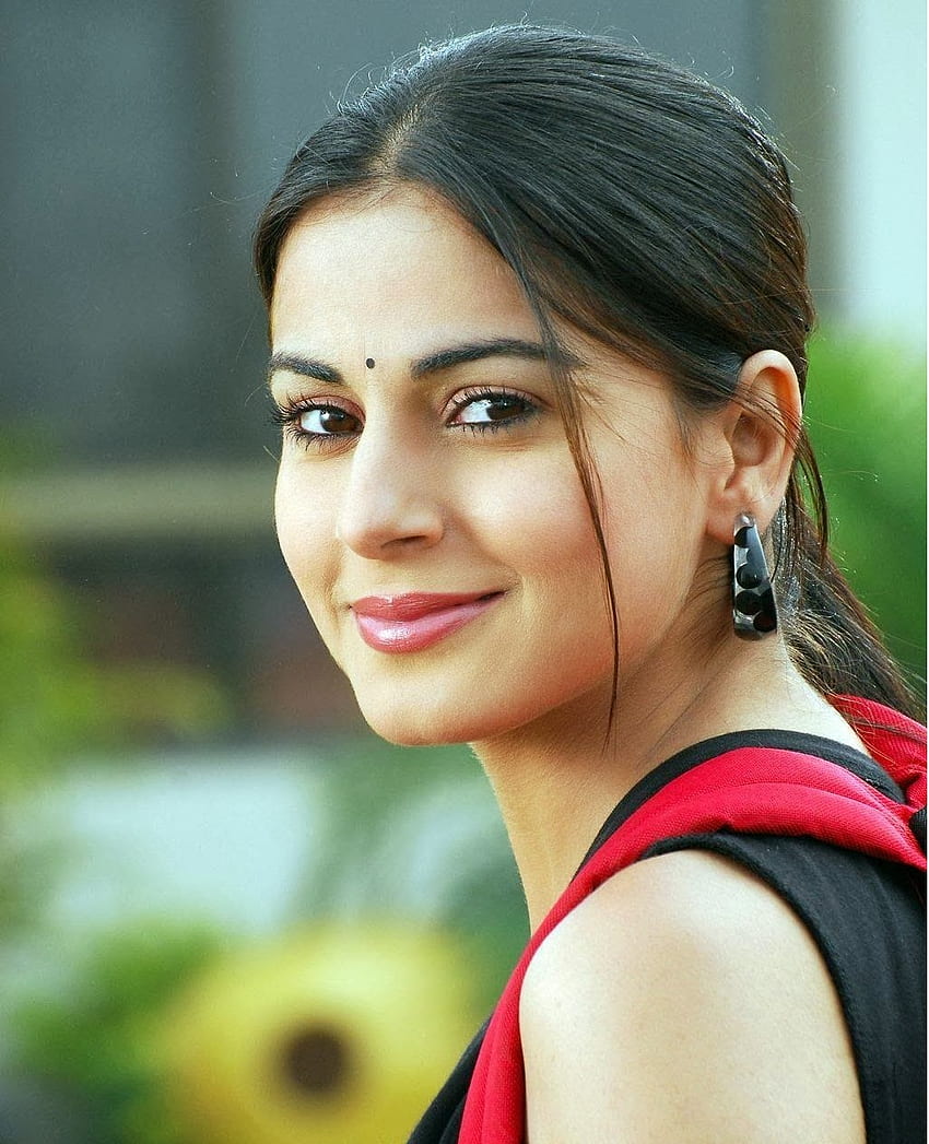 Shraddha Arya Cute - Shraddha Arya Without Makeup - HD phone wallpaper