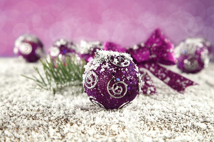 Buon Natale!, inverno, globi, viola, fiocco di neve, nastro, ornamento dell'albero di Natale Sfondo HD