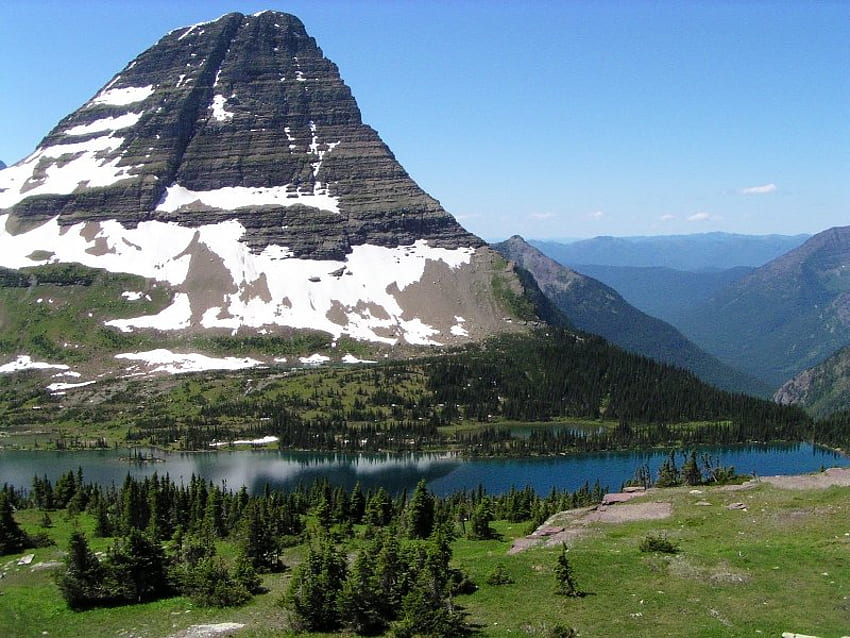 Lac caché dans le parc national des Glaciers Montana, arbres, ciel, lac, montagne Fond d'écran HD