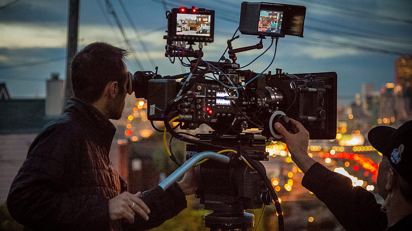 Jak pracować z aparatem, którego nigdy wcześniej nie dotykałeś Czarno-niebieska kamera Arri Tapeta HD