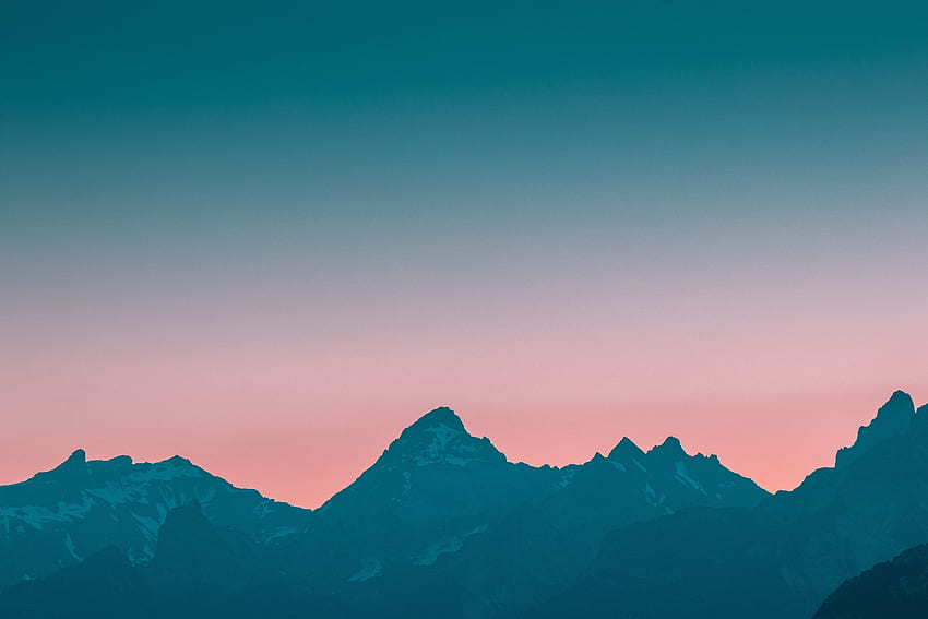 Adorable coucher de soleil, chaîne de montagnes, nature Fond d'écran HD