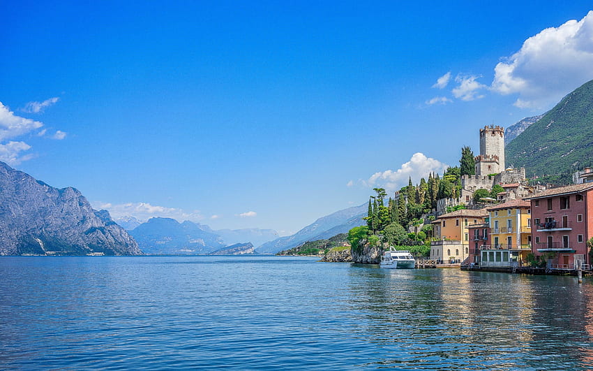 ทะเลสาบการ์ดาในอิตาลี ทางตอนเหนือของอิตาลี วอลล์เปเปอร์ HD