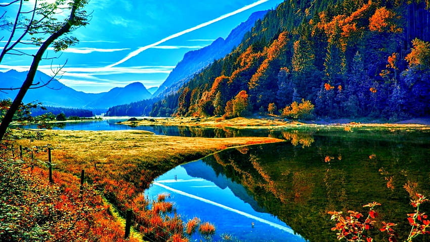 Górska rzeka jesienią, rzeka, spadek, jesień, góra, odbicie, ogrodzenie, chmury, drzewa, niebo, góry, woda Tapeta HD