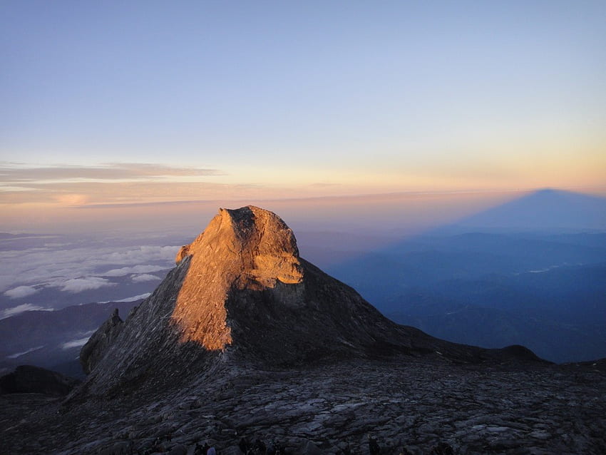 Climbing Mount Kinabalu - Can A Child Climb Mount Kinabalu HD wallpaper