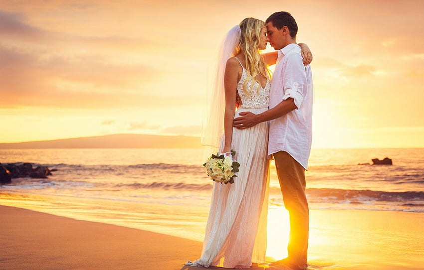 มีความสุข ชายหาด ทะเล พระอาทิตย์ตก คู่ งานแต่งงาน เจ้าสาว เพิ่งแต่งงาน จูบกัน หมวด настроения วอลล์เปเปอร์ HD