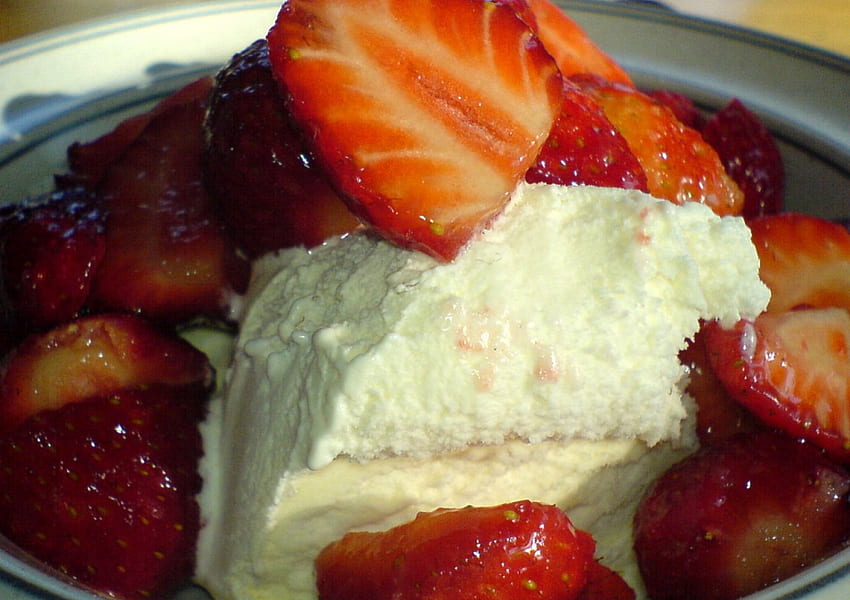 strawberry ice cream, sweet, strawberry, cold, dessert, ice cream HD wallpaper