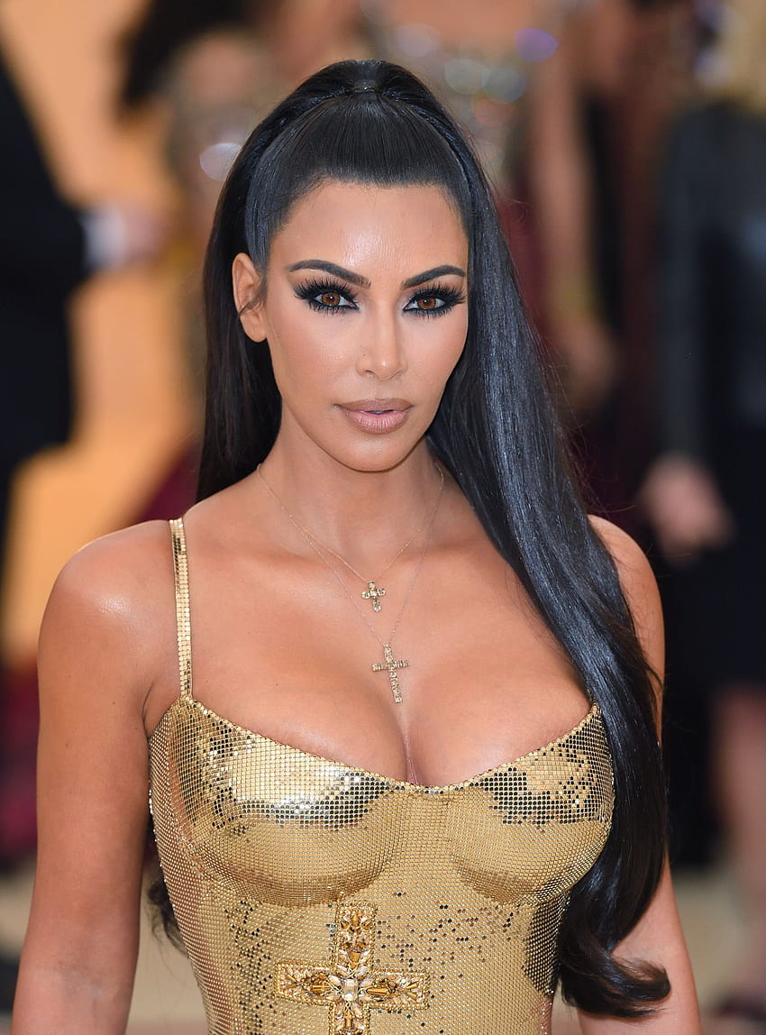 Exclusivo: el maquillador de Kim Kardashian, Mario Dedivanovic, nos muestra su look de Met Gala. Kim kardashian , Maquillaje de kim kardashian, Peinado Kardashian fondo de pantalla del teléfono