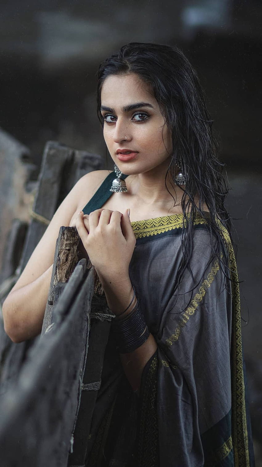 Ayesha Khan, sari seducente, bellissima Sfondo del telefono HD