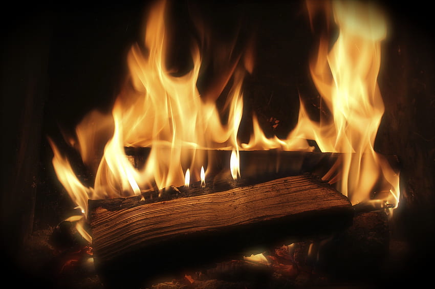 暖炉。 暖炉、薪の火 高画質の壁紙