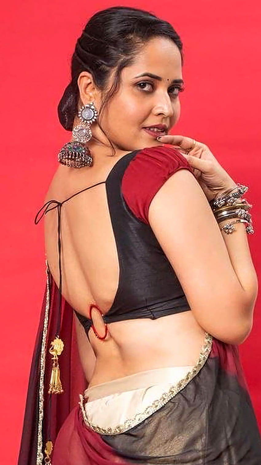 Anusuya Bharadwaj, anchor, saree beauty, actres HD phone wallpaper