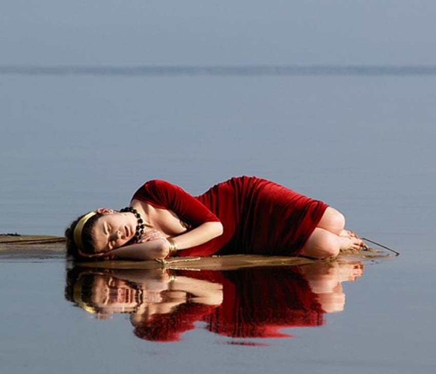 Dornröschen, Meer, rotes Kleid, Frau, Strand HD-Hintergrundbild