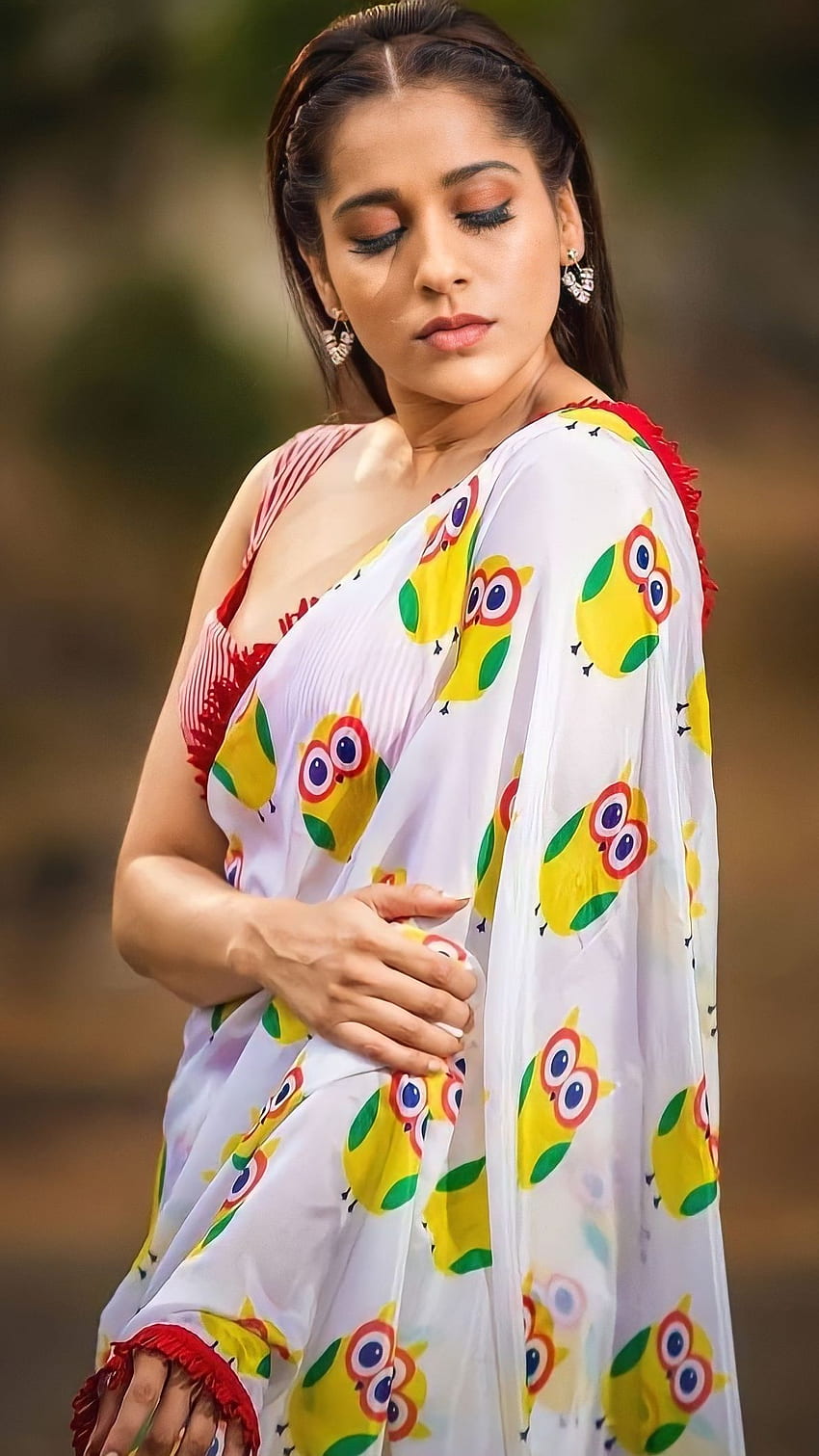 Рашми Гаутам, красавица от сари, телугу актриса, водеща, екстра джабардасат HD тапет за телефон