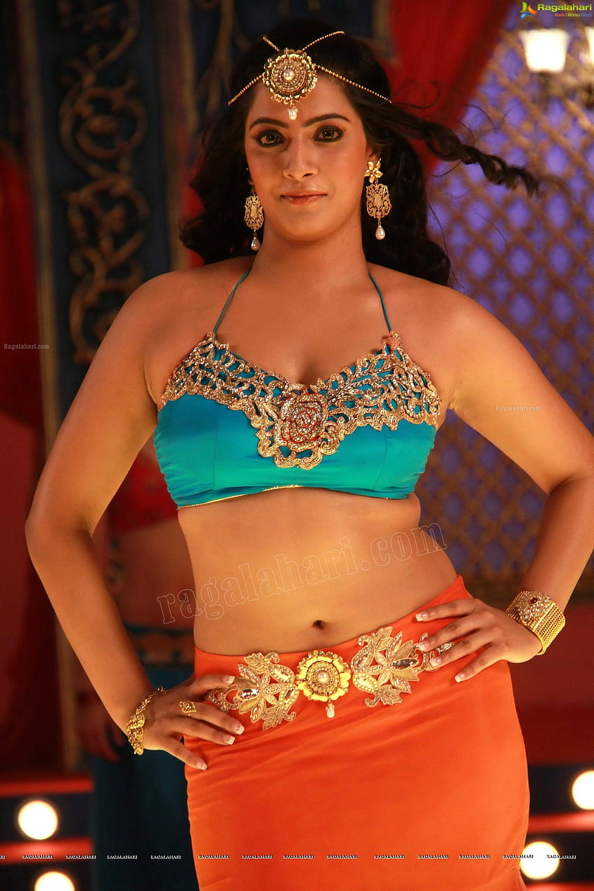 SANS MANCHES - Blouse ki MaZzA - Moins c'est PLUS :). Actrice de Bollywood chaude, Actrice du sud de l'Inde chaude, Actrice de Bollywood chaude, Varalakshmi Sarathkumar Fond d'écran de téléphone HD