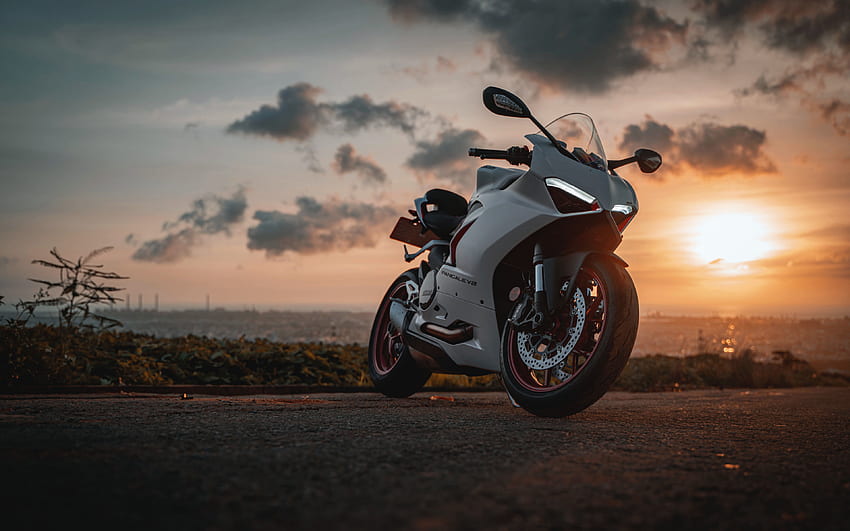 2022, Ducati Panigale V2, , vue latérale, coucher de soleil, blanc Panigale V2, motos sportives italiennes, Ducati Fond d'écran HD