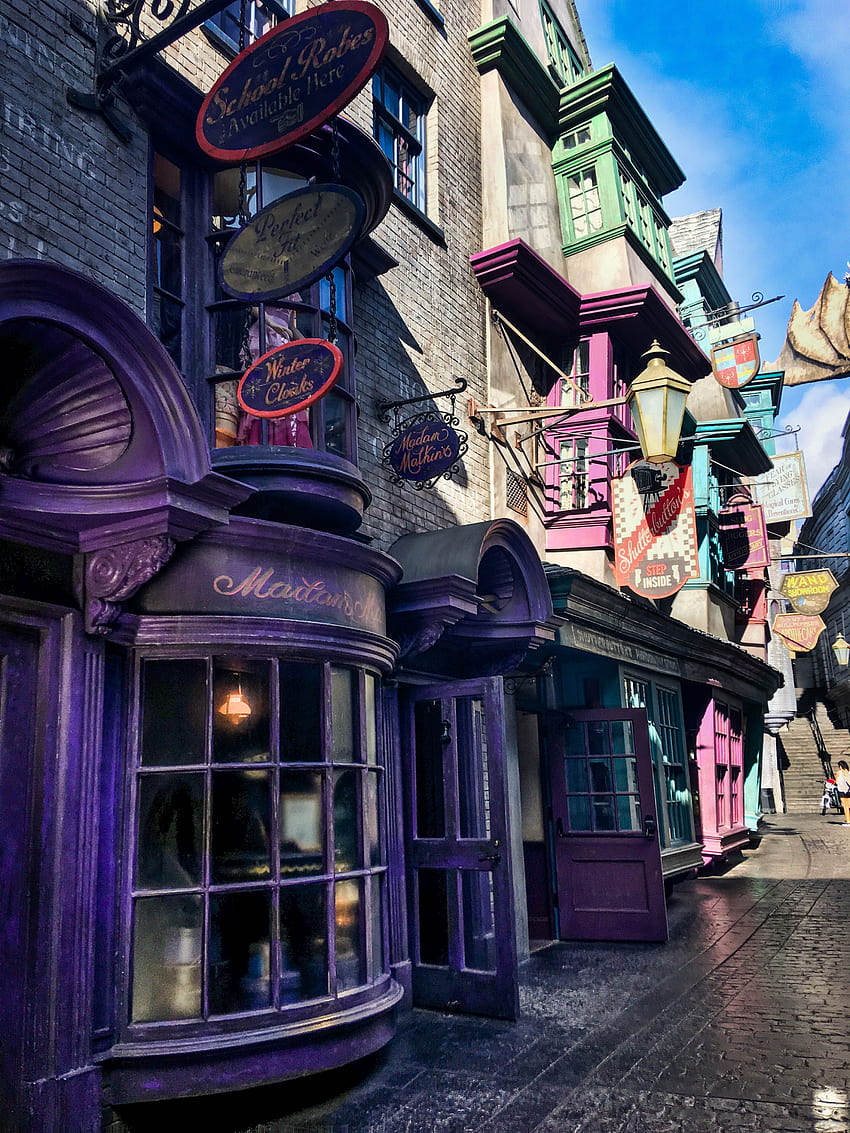 ᴀɴᴅʀᴇᴀ ᴄᴇʀᴅᴀ on Harry Potter IPhone . Harry potter universal studios, Harry potter universal, Orlando travel, Harry Potter Diagon Alley HD phone wallpaper